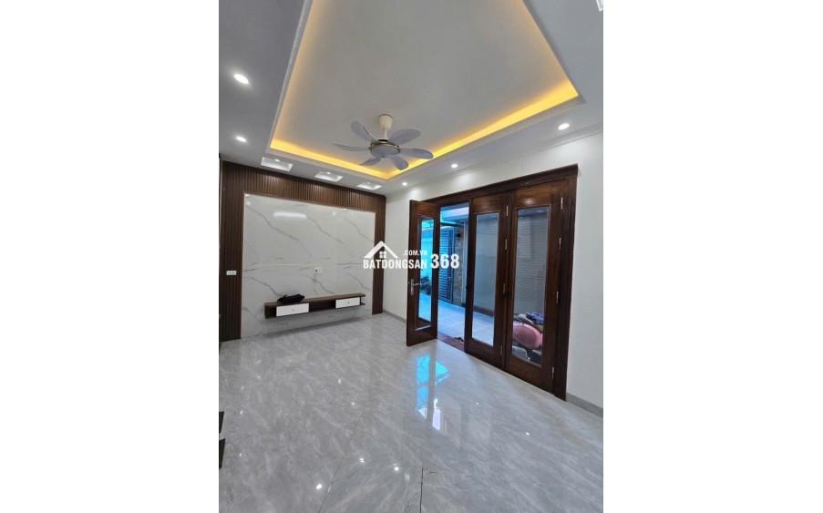 Nhà đẹp 5 tầng ô tô cách 1 nhà ra mặt phố Thuỵ Phương, Bắc Từ Liêm 33m2 giá 7.5 tỷ