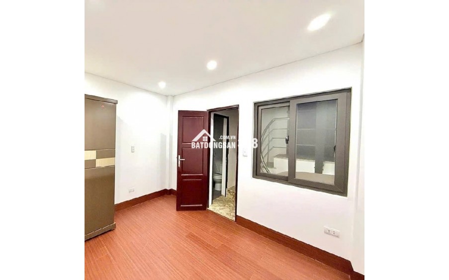 Nhà Khương Trung 32m 6.8 tỷ, 4 ngủ, ngõ ba gác, thoáng sáng, gần hồ, ở ngay.