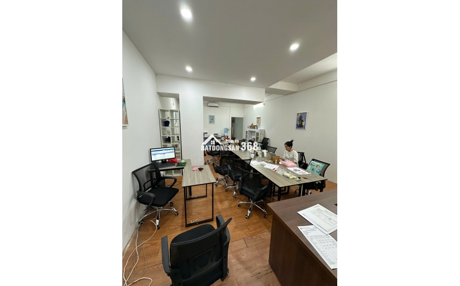 Cho thuê nhà mặt phố Hoàng Sâm, Cầu Giấy. DT 47m2 , MT 5m, 9 triệu/tháng. LH: 0916109086