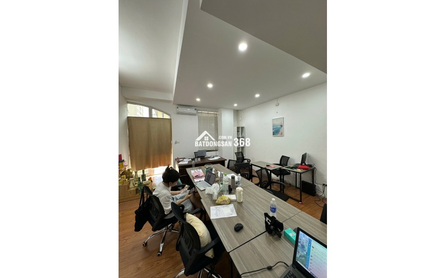 Cho thuê nhà mặt phố Hoàng Sâm, Cầu Giấy. DT 47m2 , MT 5m, 9 triệu/tháng. LH: 0916109086