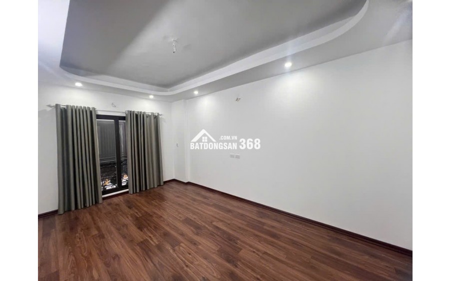 SIÊU HÓT - BÁN NHÀ TRUNG TÂM THẠCH BÀN- 30M², MT 4.5 M - 5 tầng – CHỈ 6.X TỶ,  Ô TÔ TRÁNH