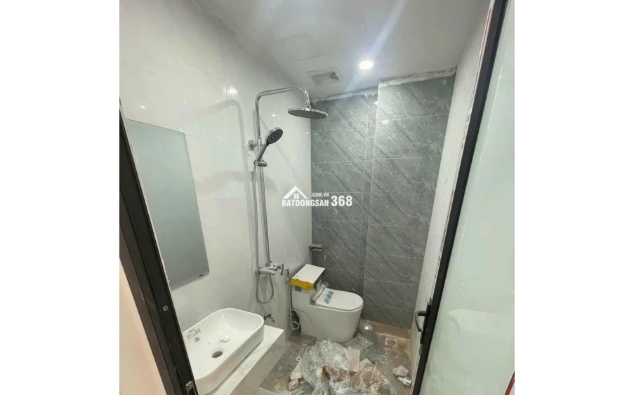 Bán nhà Quan Nhân 26m – nhà mới 5 tầng, ngõ thông, trước nhà 2.5 m, đi bộ ra phố.