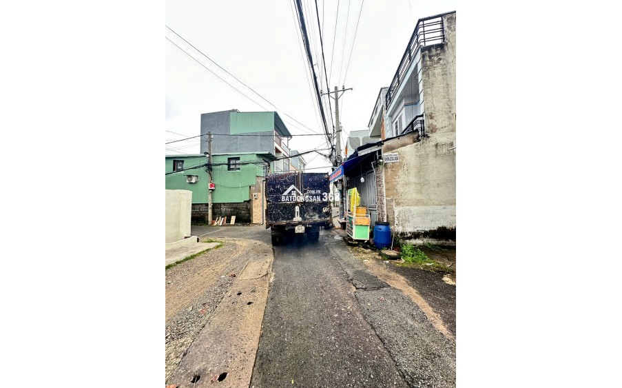 NHÀ NGON TRONG PHÂN KHÚC NHA. 
 Nhà đẹp 2 tầng – HẺM XE TẢI LUÔN – an ninh Diện tích 6x10m vuông vức – hoàn công