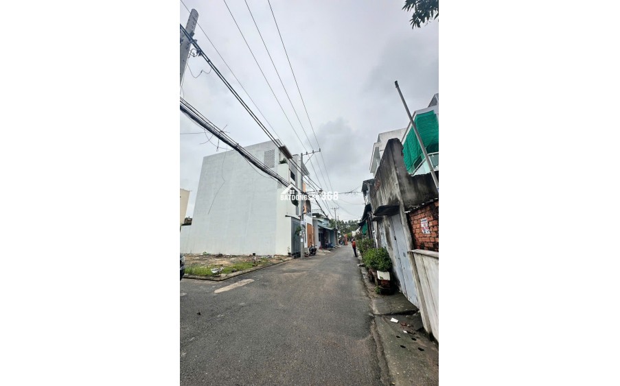 NHÀ NGON TRONG PHÂN KHÚC NHA. 
 Nhà đẹp 2 tầng – HẺM XE TẢI LUÔN – an ninh Diện tích 6x10m vuông vức – hoàn công