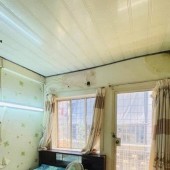 Hẻm xe hơi, thông tứ tung