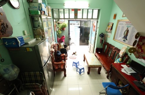 Hàng hot xát mặt tiền hẻm oto