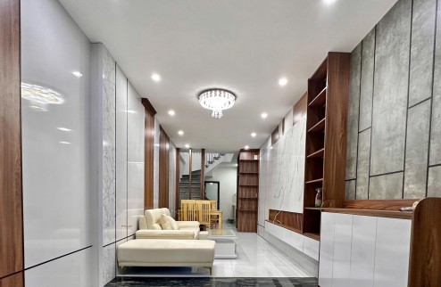 Lõi Gia Thuỵ, Nhà dân xây, Full nội thất, Ngõ thông các ngả, Tiện ích đẳng cấp, Dân trí cao.