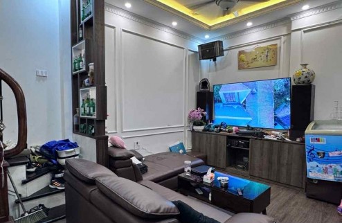 Bán nhà Ngọc Lâm - Vị Trí Đẹp Hiếm Có -  6 Tầng Thang Máy -  33m2 - Nhỉnh 9 tỷ