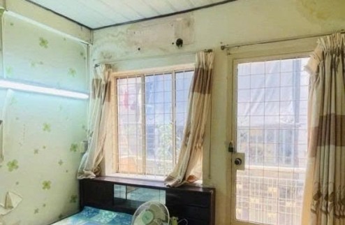 Hẻm xe hơi, thông tứ tung