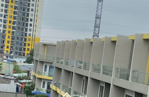 Nhà mặt phố Thống Nhất, Dĩ An: Vị trí vàng, kinh doanh đỉnh, 69m2, 3 tầng, 4PN, 6WC, sổ hồng trao tay, giá hời 8.4 tỷ!