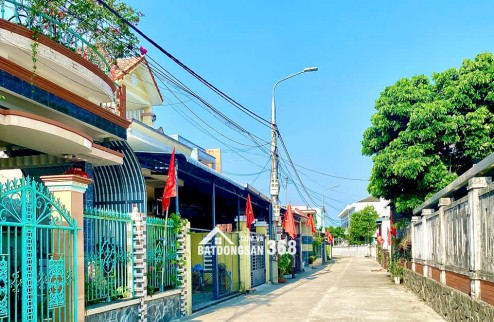 Đất Nam Phước- Sát Ủy ban Huyện- Gần chợ- 90m2 đường oto- Giá 7xx