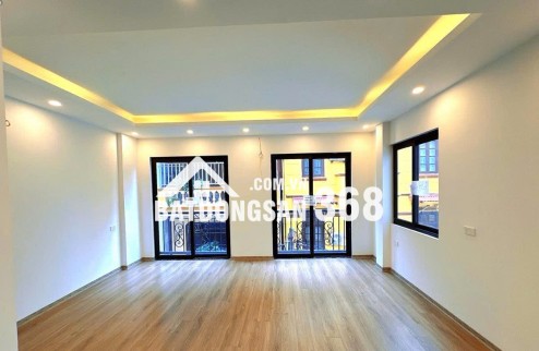 Bán nhà Hoàng Quốc Việt, 55m2 x 5 tầng, Thang máy. Ô tô vào nhà, 20.x tỷ