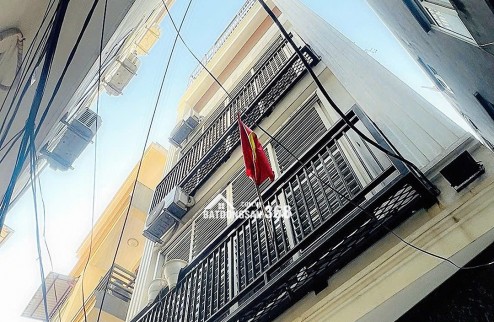 Nhà Khương Trung 32m 6.8 tỷ, 4 ngủ, ngõ ba gác, thoáng sáng, gần hồ, ở ngay.