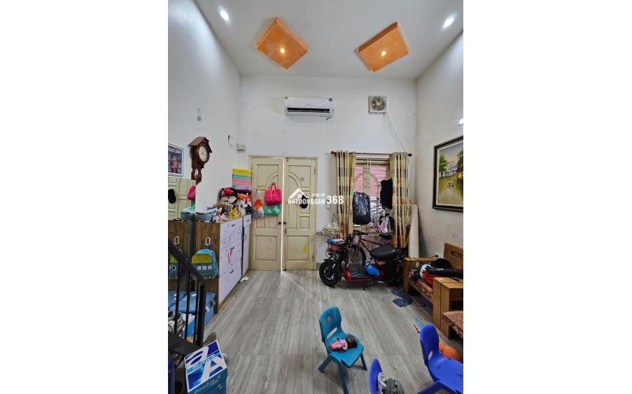 Bán nhà C4 Ngọc Thuỵ 35m lô góc oto qua nhà chỉ 4 tỷ hơn xíu. LH 0936123469