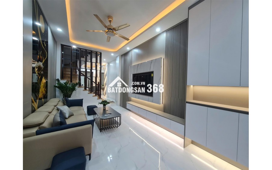 Bán nhà riêng Hoàng Mai, giá 10.6 tỷ, DT 48m2, nhà đẹp mới koong 10m ô tô gần