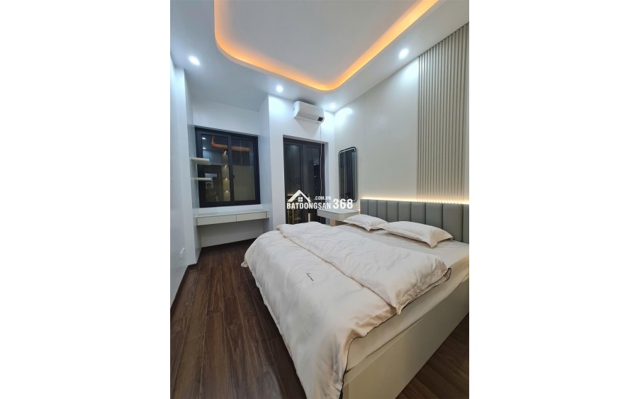 Bán nhà riêng Hoàng Mai, giá 10.6 tỷ, DT 48m2, nhà đẹp mới koong 10m ô tô gần