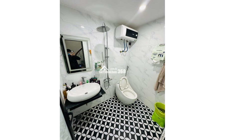 Bán nhà phố Nguyễn Cao trung tâm Thành Phố Hà Nội ô tô của 6 phòng ngủ