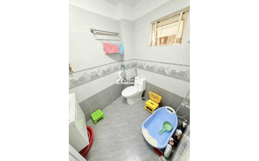 BÁN GẤP NHÀ NGAY CỔNG KHU CÔNG NGHIỆP TÂN BÌNH GẦN SÂN BAY, ÔTÔ ĐẬU CỬA  VÀO NHÀ MỚI ĐẸP Ở NGAY 75M2, 3 TẦNG 3PN 4WC, TẶNG NỘI THẤT, CHỈ 7.5 TỶ