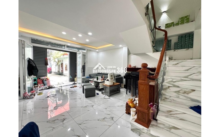 XE HƠI NGỦ TRONG N HÀ ,NGANG 5,2M, VÀI BƯỚCCHÂN RA MẶT ĐƯỜNG , GIÁ 7,7 TỶ