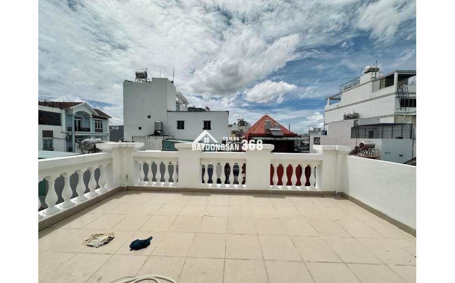 XE HƠI NGỦ TRONG N HÀ ,NGANG 5,2M, VÀI BƯỚCCHÂN RA MẶT ĐƯỜNG , GIÁ 7,7 TỶ