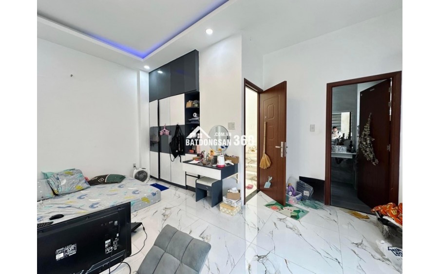 XE HƠI NGỦ TRONG N HÀ ,NGANG 5,2M, VÀI BƯỚCCHÂN RA MẶT ĐƯỜNG , GIÁ 7,7 TỶ