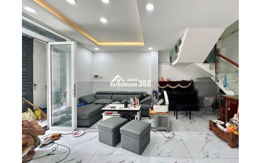 XE HƠI NGỦ TRONG N HÀ ,NGANG 5,2M, VÀI BƯỚCCHÂN RA MẶT ĐƯỜNG , GIÁ 7,7 TỶ