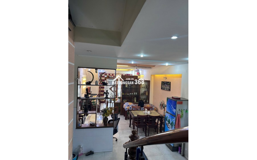 Nhà HXH đường ĐHT02, sát chợ, 5 x 18m, 4 tấm, 7 PN