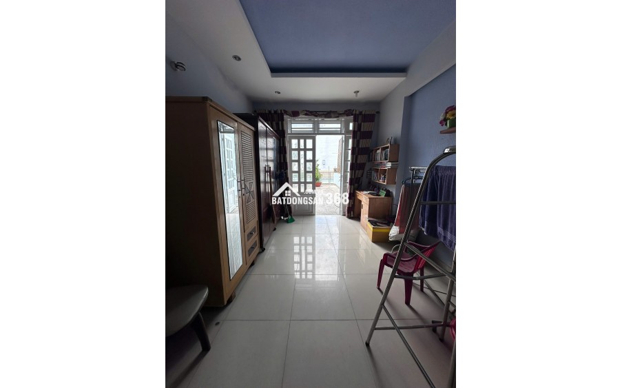 Nhà HXH đường ĐHT02, sát chợ, 5 x 18m, 4 tấm, 7 PN