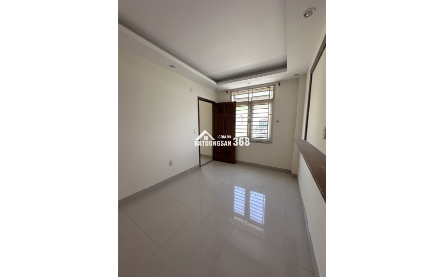 Nhà HXH đường ĐHT02, sát chợ, 5 x 18m, 4 tấm, 7 PN