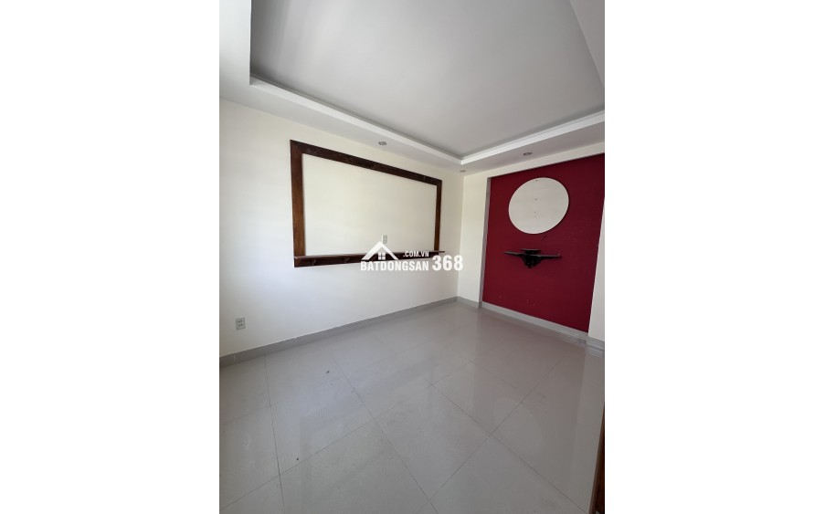 Nhà HXH đường ĐHT02, sát chợ, 5 x 18m, 4 tấm, 7 PN