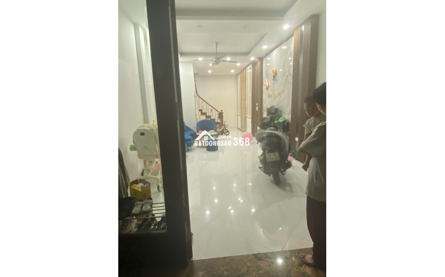 Tôi bán gấp căn nhà đẹp ở luôn ngõ 101 Thanh Nhàn, 38m2, 5 tầng, 6 phòng ngủ giá 12 tỷ có TL