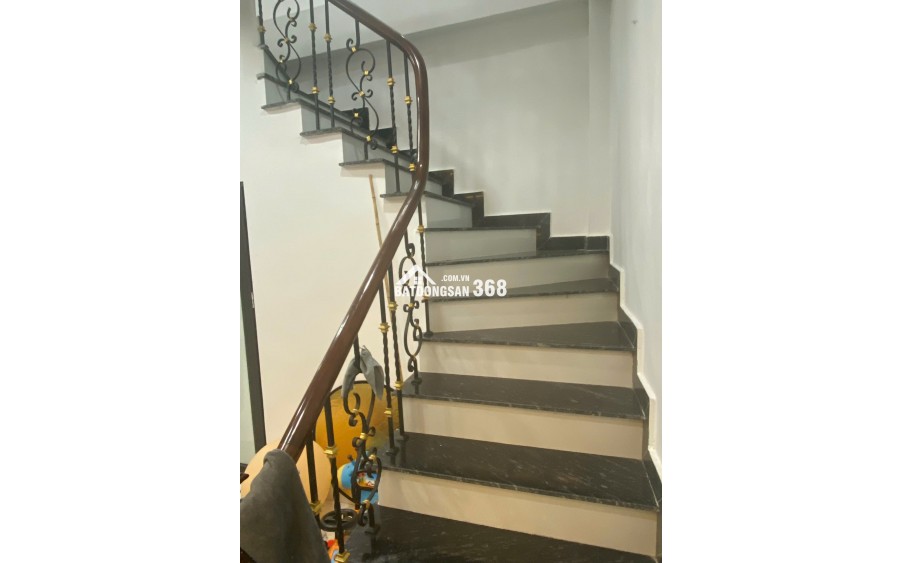 Tôi bán gấp căn nhà đẹp ở luôn ngõ 101 Thanh Nhàn, 38m2, 5 tầng, 6 phòng ngủ giá 12 tỷ có TL