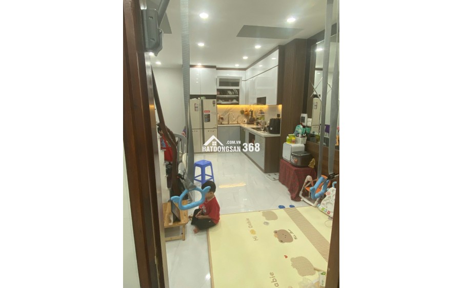 Tôi bán gấp căn nhà đẹp ở luôn ngõ 101 Thanh Nhàn, 38m2, 5 tầng, 6 phòng ngủ giá 12 tỷ có TL