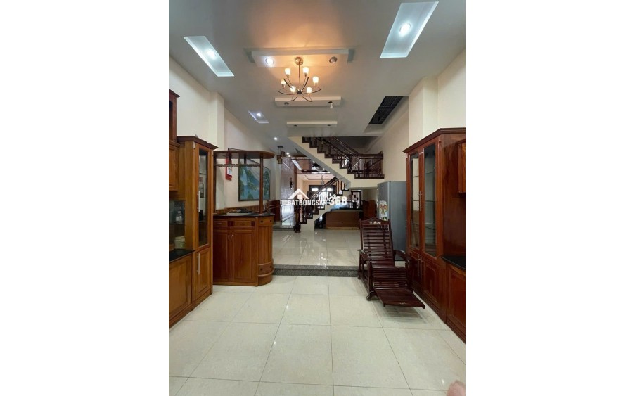 Nhà đẹp giá đầu tư.
CC bán nhà mặt tiền Lê Hồng Phong, Nam Nha trang.