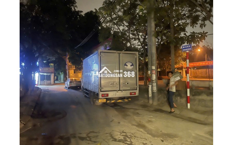 Bán nhà Nguyễn Văn Linh. 31,5m . Mặt đường kinh doanh . View hồ, ô tô tránh . Nhiều tiện ích , Tầng 1 kinh doanh được, Hàng hiếm còn xót lại . Gía