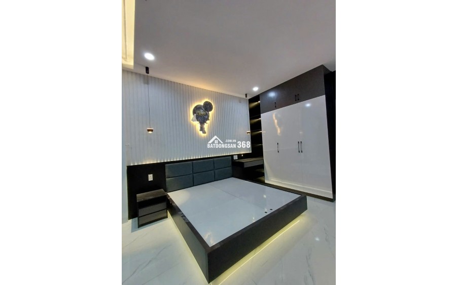 Bán rất gấp Mặt Tiền CXBH Quận 10, DT:4.5x15, T+5L Gái 18.5 tỷ TL