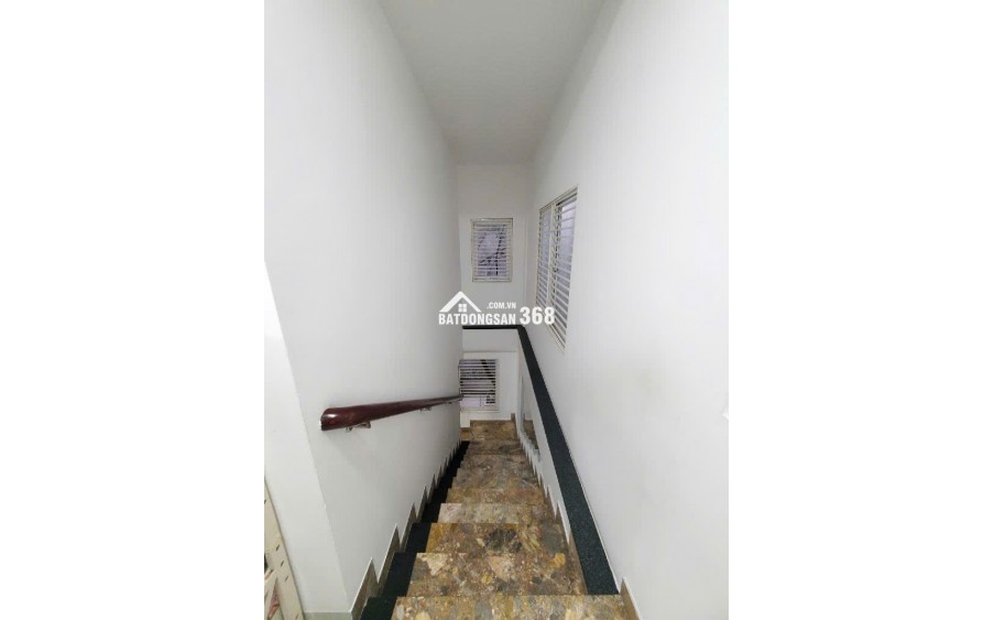 Biệt thự cách MT 30m giá 7.9 Tỷ