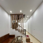 Bán nhà cầu Lủ, ô tô đỗ cửa, DT 32m2, 3 ngủ giá 6,8 tỷ.