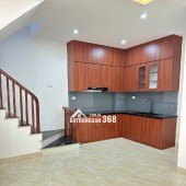 Bán nhà ở Đức Giang, 30m ra mặt phố, nhiều tiện ích. nhà 30,5m. giá 6x tỷ , x tiểu học ( có tl )