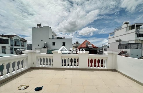 XE HƠI NGỦ TRONG N HÀ ,NGANG 5,2M, VÀI BƯỚCCHÂN RA MẶT ĐƯỜNG , GIÁ 7,7 TỶ