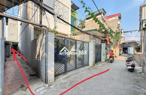 Bán nhà C4 ngõ 405 Ngọc Thuỵ 57m gần oto chỉ nhỉnh 4 tỷ. LH 0936123469