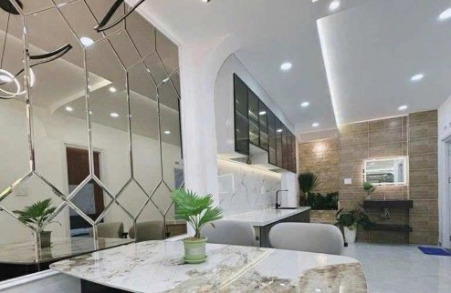 nhà 3 tầng , oto đổ cửa , tặn nội thất