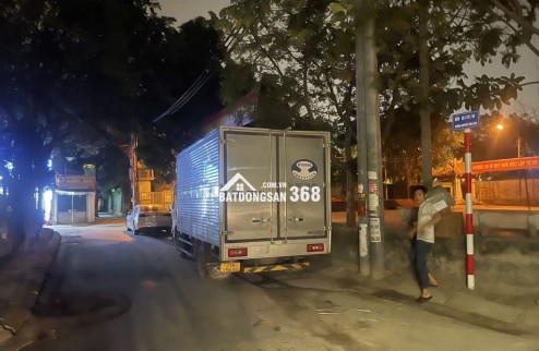 Bán nhà Nguyễn Văn Linh. 31,5m . Mặt đường kinh doanh . View hồ, ô tô tránh . Nhiều tiện ích , Tầng 1 kinh doanh được, Hàng hiếm còn xót lại . Gía