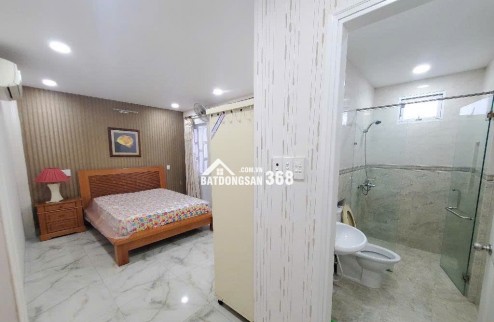 Biệt thự cách MT 30m giá 7.9 Tỷ