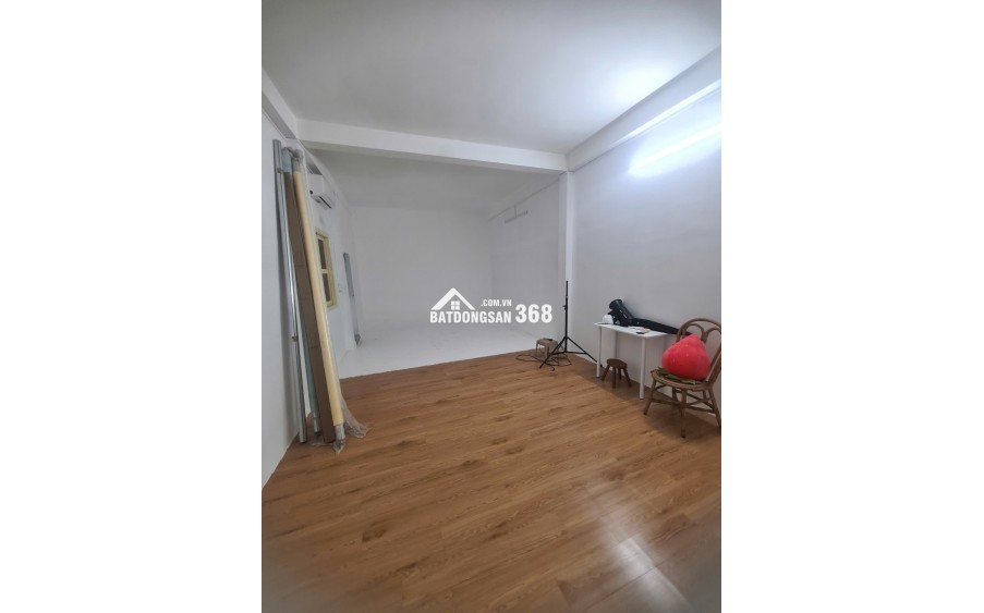 Cho thuê phòng làm việc 50m2 lầu 1 tiện làm editor, designer, quay SP