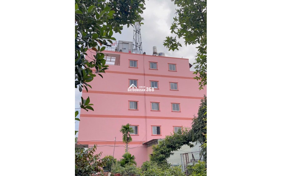 Bán khách sạn 4 lầu đường Võ Thị Hồi Hóc Môn, đang kinh doanh tốt