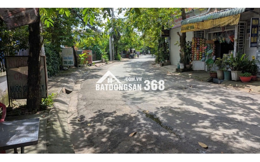 Bán nhà và đất 200m2 mặt tiền đường lớn xã Thới Tam Thôn Hóc Môn