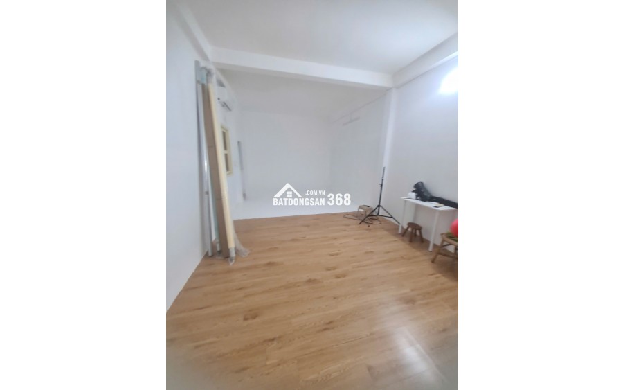 Cho thuê phòng làm việc 50m2 lầu 1 tiện làm editor, designer, quay SP