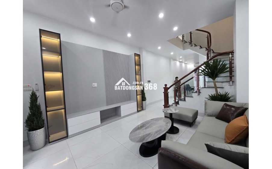 NHÀ ĐẸP- 4 PHÒNG NGỦ – 2 THOÁNG – Ô TÔ TẬN CỬA – Ở NGAY – VÀI PHÚT SANG PHỐ CỔ