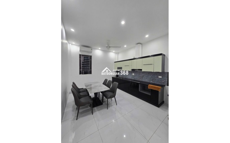 NHÀ ĐẸP- 4 PHÒNG NGỦ – 2 THOÁNG – Ô TÔ TẬN CỬA – Ở NGAY – VÀI PHÚT SANG PHỐ CỔ